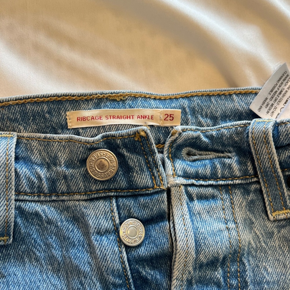 Levi's ribcage jeans